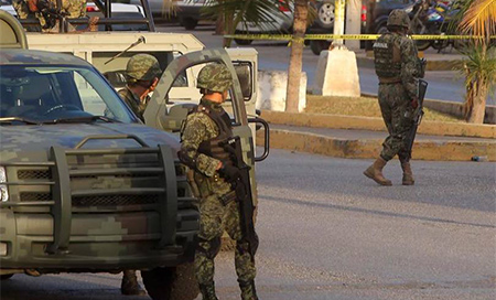 Matan a tres militares mexicanos en una emboscada en Coyuca 